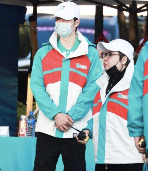 网友爆料作秀视频,作秀视频引发热议，揭秘网络现象背后的真相